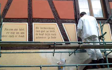 Lettrages sur façade Alsacienne